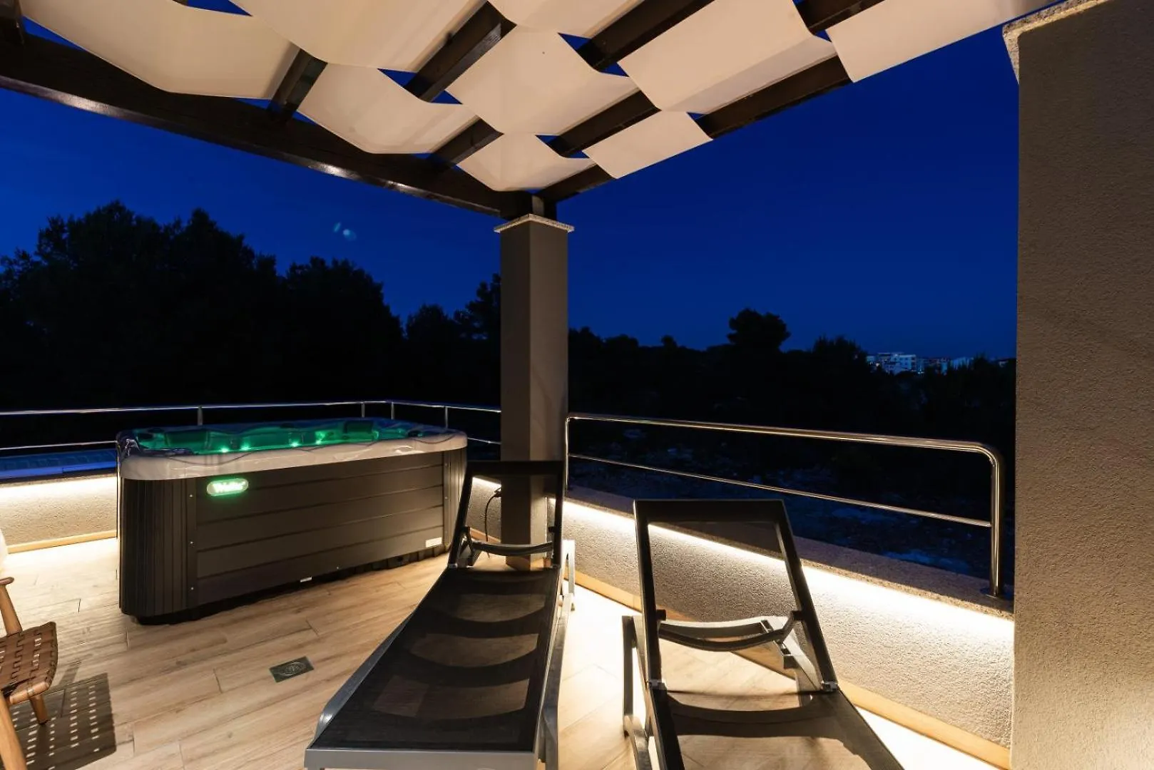 Crowonder Villa Nika - Villa With Heated Swimming Pool, Jacuzzi And Sauna Zadar